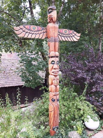 Totempfahl Hotel Sonne Wehr, L�rche, 6 Meter hoch, 3,5 Meter Fl�gel